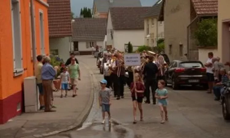 2015 150 Jahre Winzerkapelle Munzingen Umzug_01-300x200