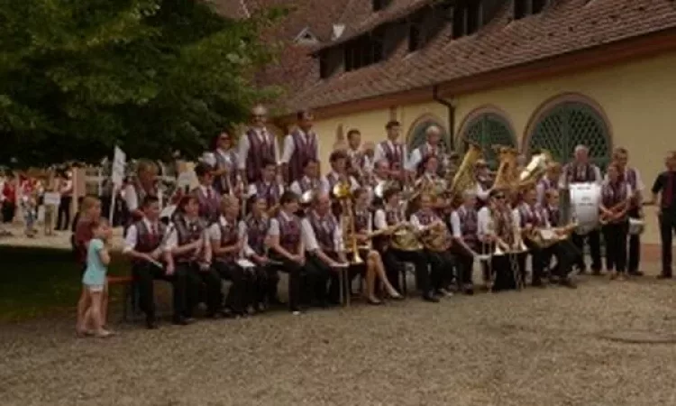 2015 150 Jahre Winzerkapelle Munzingen Umzug_13-300x200