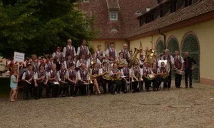 2015 150 Jahre Winzerkapelle Munzingen Umzug_14-300x200