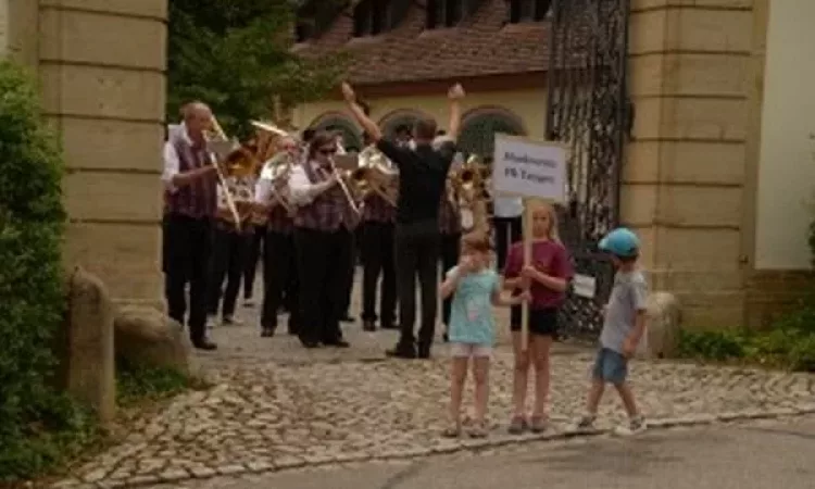 2015 150 Jahre Winzerkapelle Munzingen Umzug_15-300x200