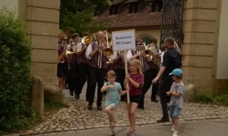 2015 150 Jahre Winzerkapelle Munzingen Umzug_16-300x200