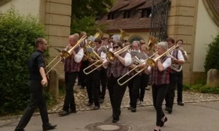 2015 150 Jahre Winzerkapelle Munzingen Umzug_17-300x200