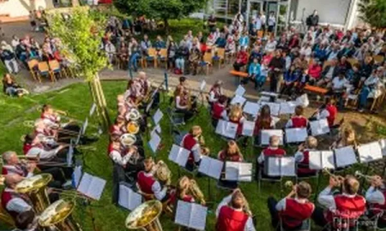 2016 Serenadenkonzert Pfarrgarten Musikverein Freiburg-Tiengen