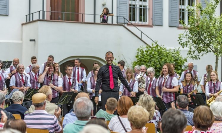 2019 Musikalisches Rendevouz Pfarrgarten Musikverein Freiburg-Tiengen