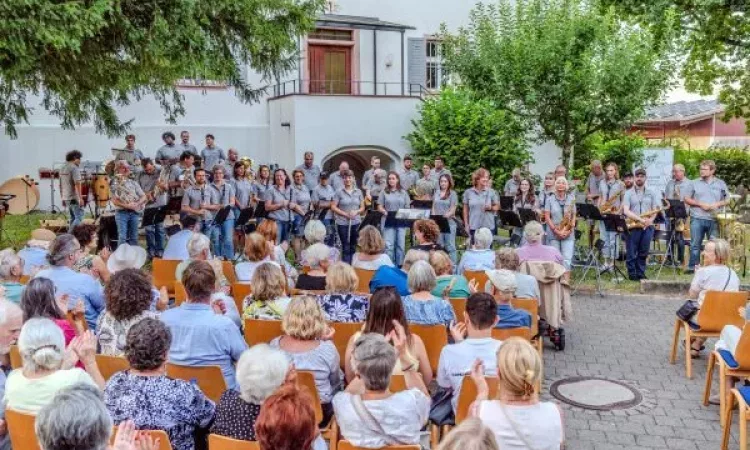 Musikalisches Rendezvous Musikverein Freiburg-Tiengen Vorstellung neues Sommer Outfit